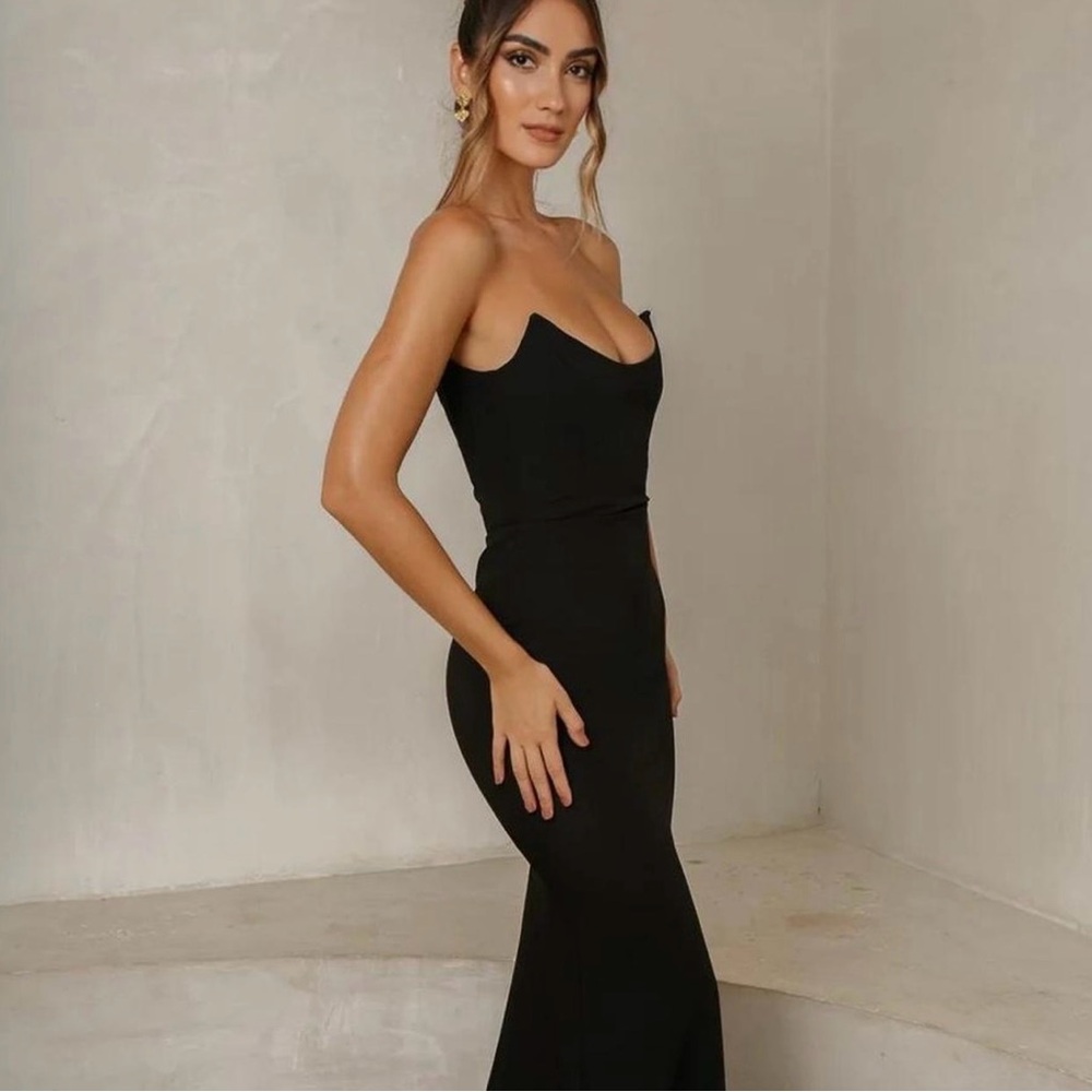 Elegant Black Strapless Evening Dress